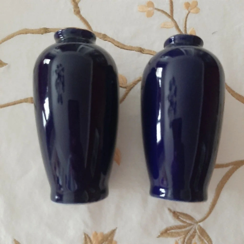 SET OF TWO VTG MINI JAPANESE VASES
